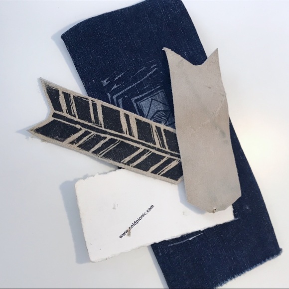 NWT Vintage Cold Picnic Printed Suede Earrings - Picture 2 of 3